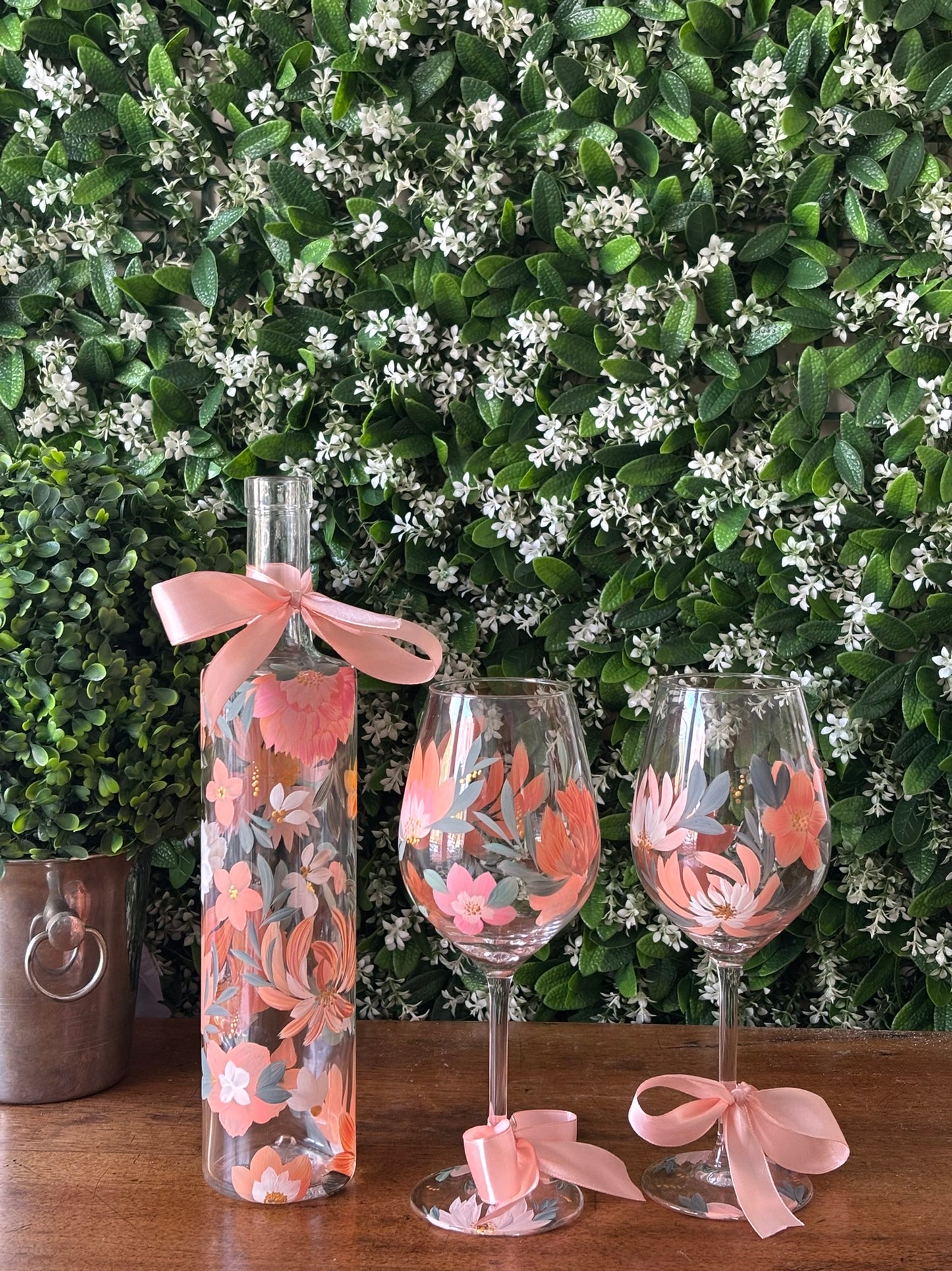 Coffret Romance Florale – Verres à Vin & Bouteille Peinte à la Main | Cadeau Mariage