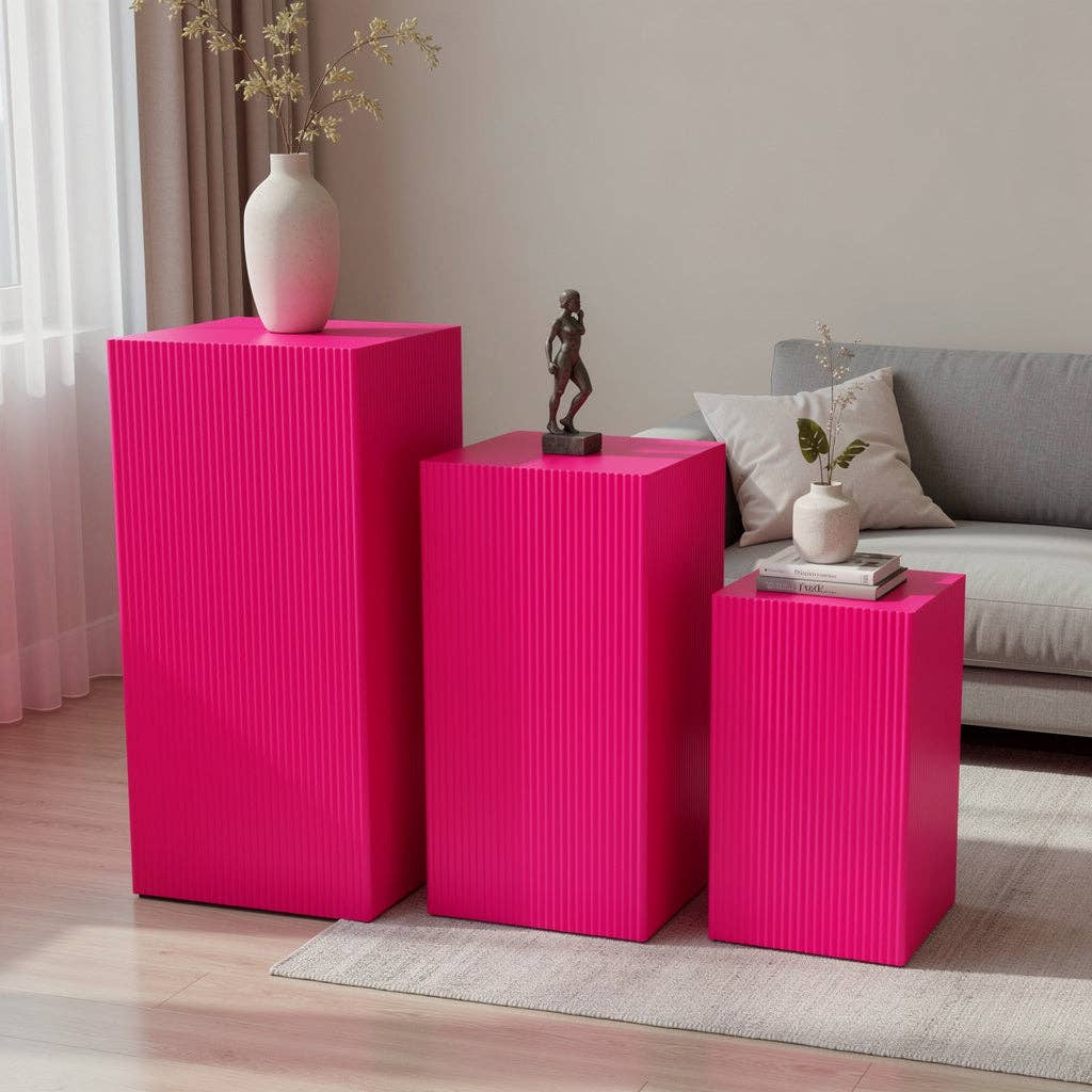 Ensemble de 3 tables d'appoint carrées roses en MDF / socles d'exposition – 50, 65 et 80 cm