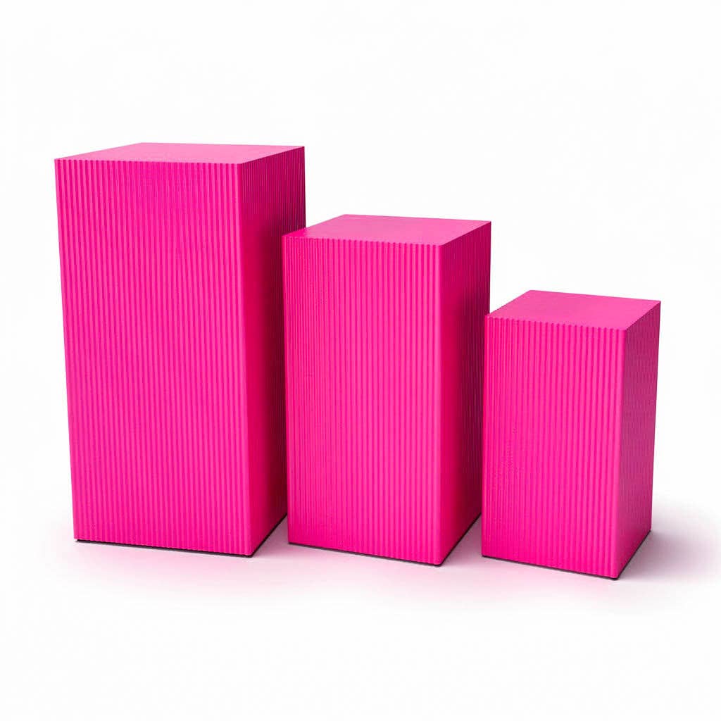 Ensemble de 3 tables d'appoint carrées roses en MDF / socles d'exposition – 50, 65 et 80 cm