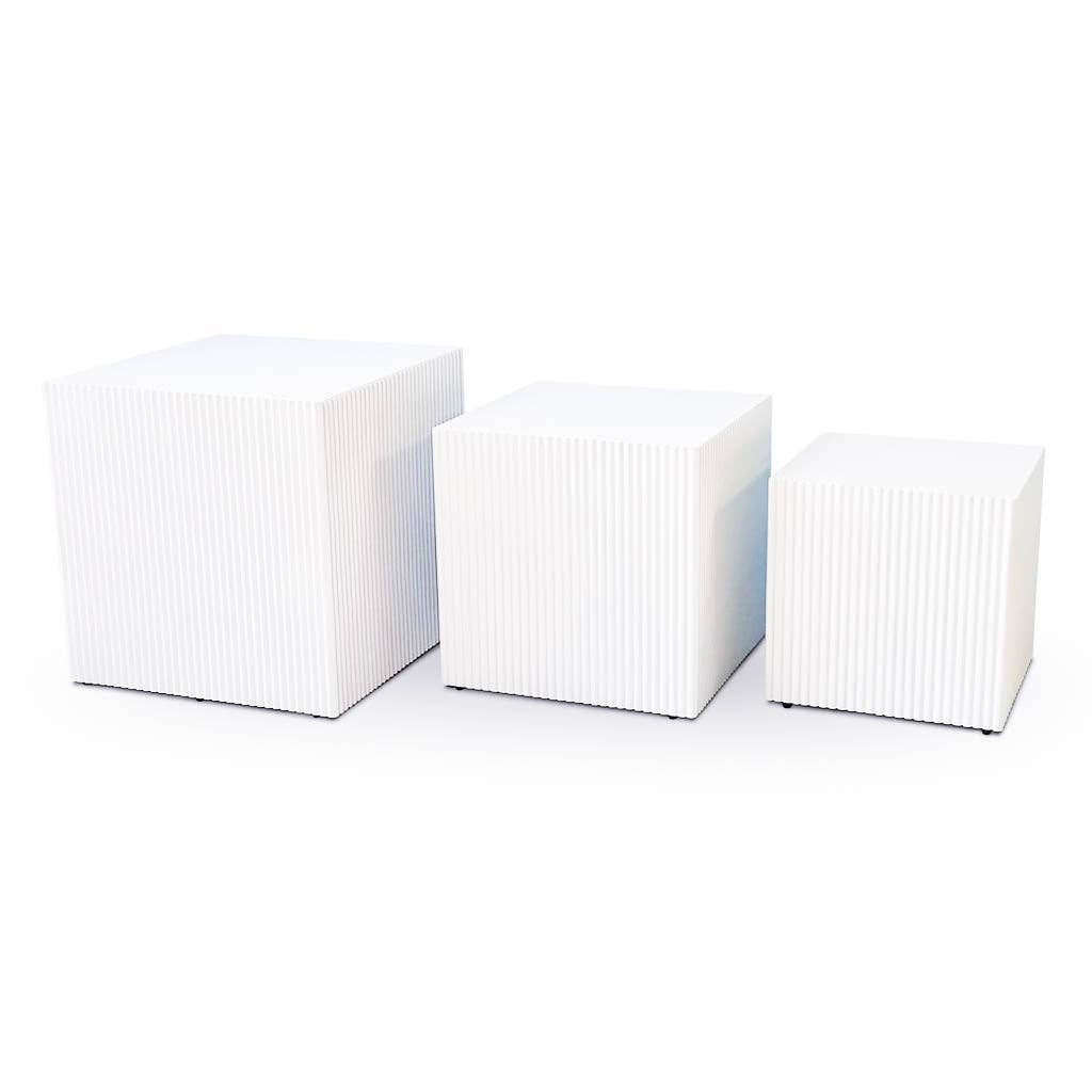Ensemble de 3 tables d'appoint carrées blanches en MDF / socles d'exposition – 28,5, 34 et 40 cm