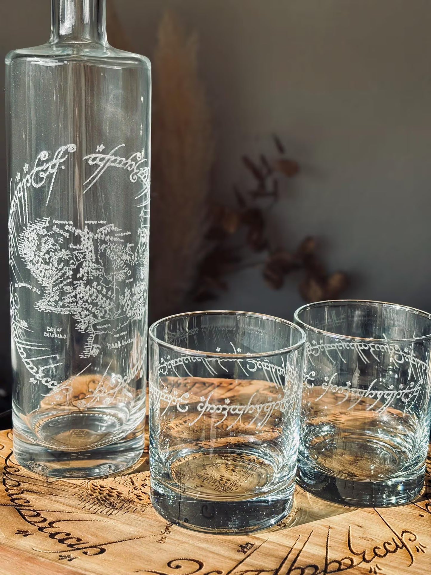Coffret LOTR wine glasses engraved bottle lotr wood engraved Lot coffret seigneur des anneaux cadeau de noel cadeau Homme verre gravé gift