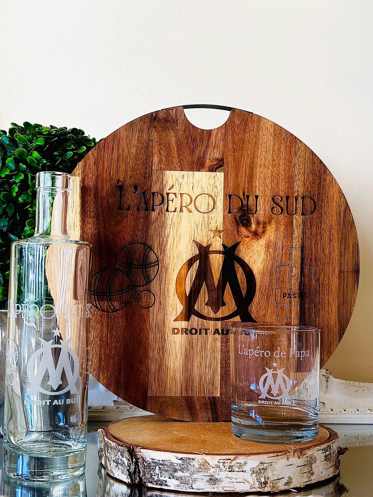 coffret cadeau papa papi tonton, cadeau homme club de foot planche bois acacia bouteille en verre gravée et verre whisky rhum om olympique