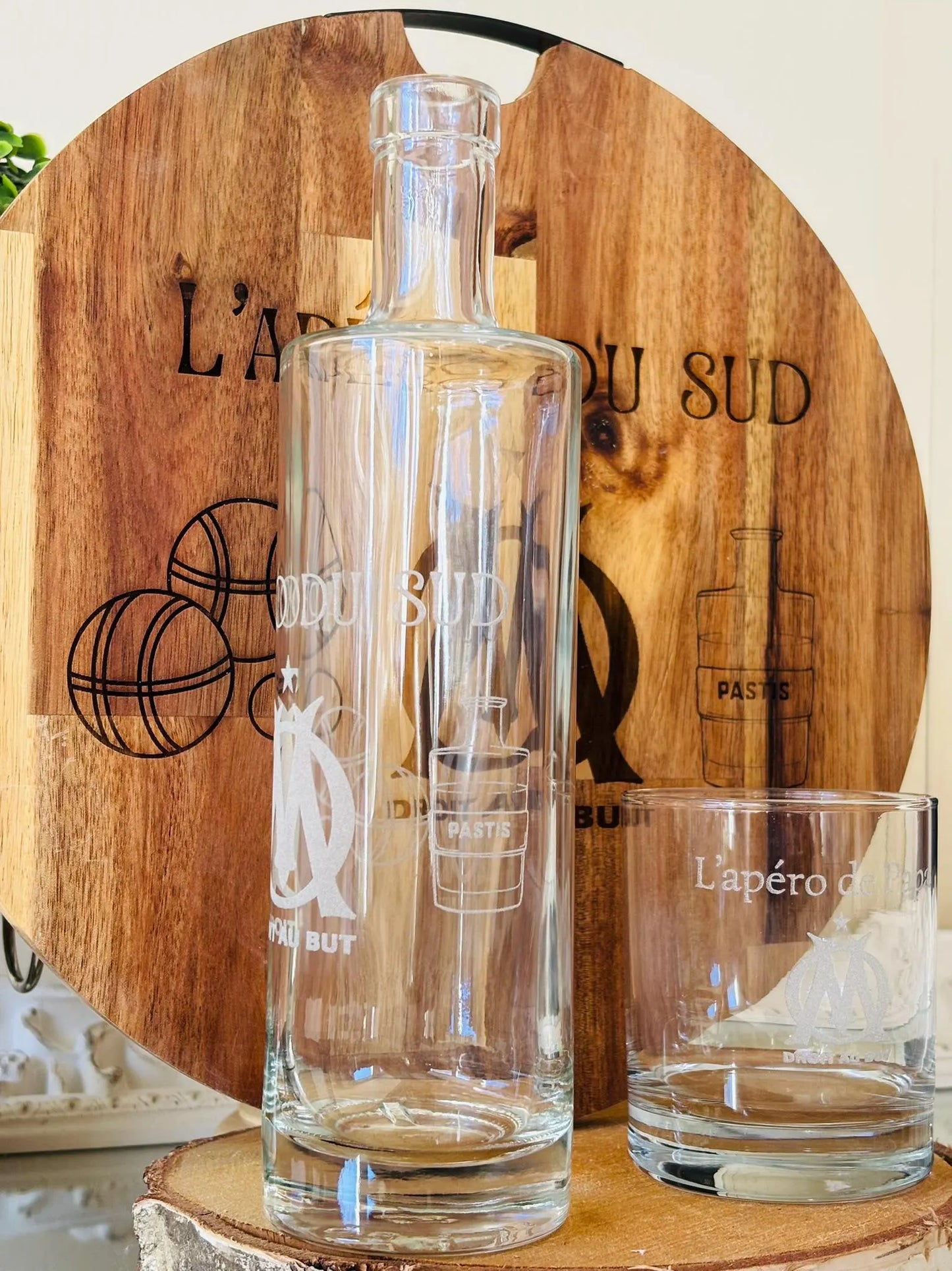 coffret cadeau papa papi tonton, cadeau homme club de foot planche bois acacia bouteille en verre gravée et verre whisky rhum om olympique